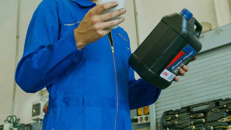 How to Change Your Car’s Brake Fluid: a Step by Step Guide